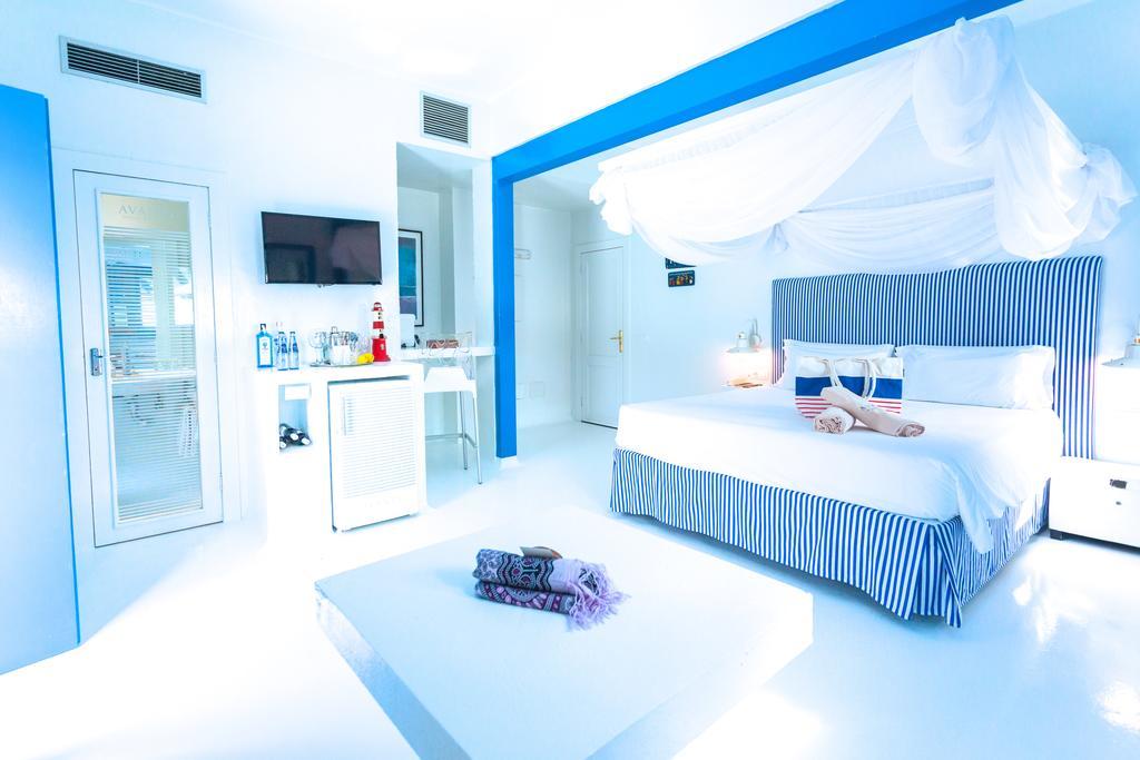 Chambre Double avec Terrasse - Vue Latérale sur Mer